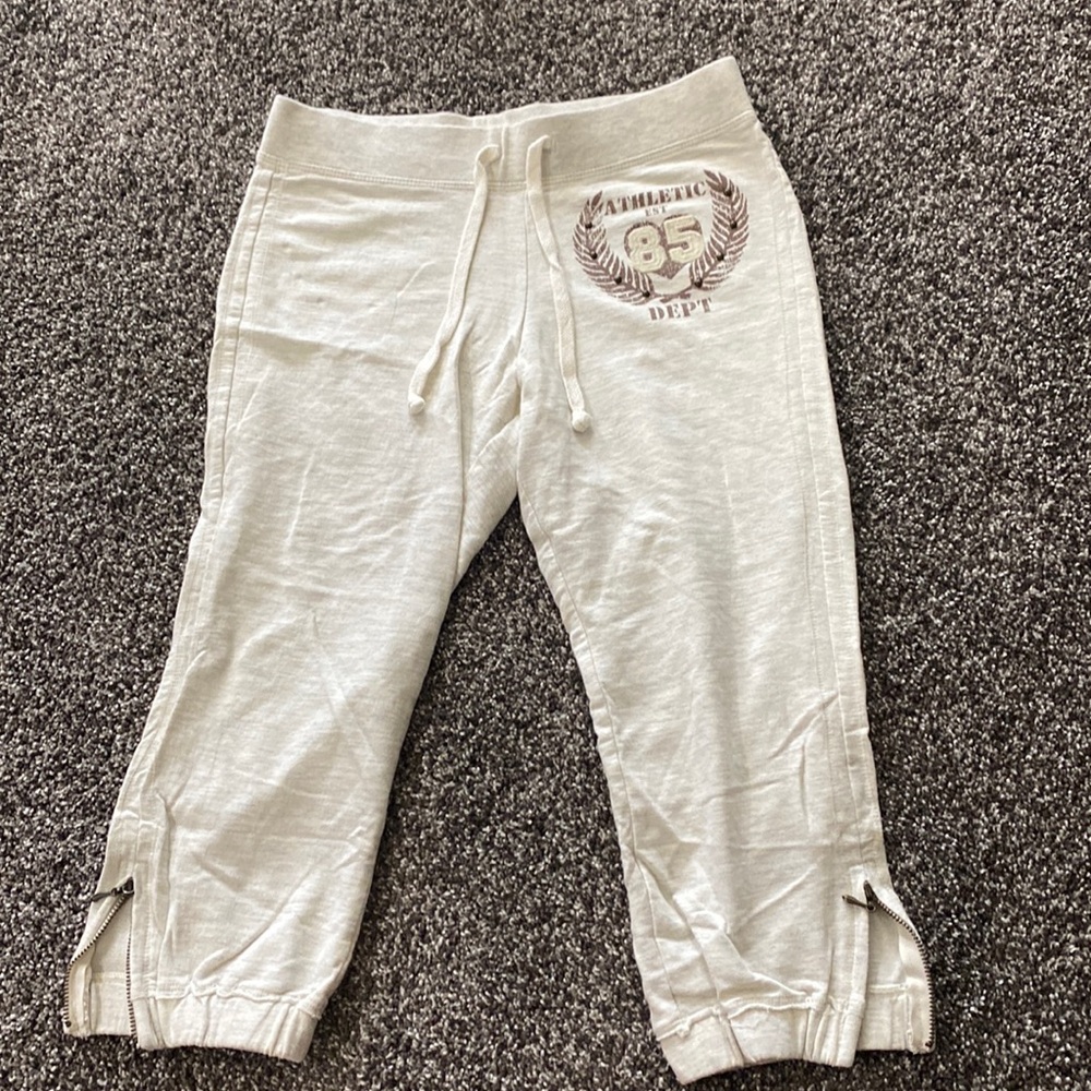 Cream capri sweat pants. No boundaries. size XS.